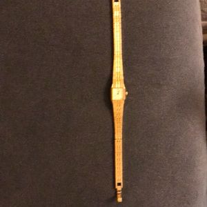 Women’s Citizen Quartz Watch, Excellent condition. Worn vey little.